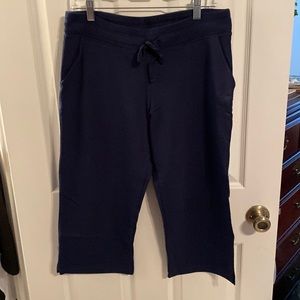 Eddie Bauer size medium capris. Navy blue.